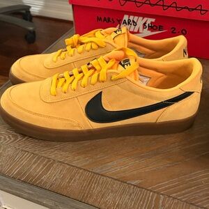 Nike Men's Mustard and Black Sneakers